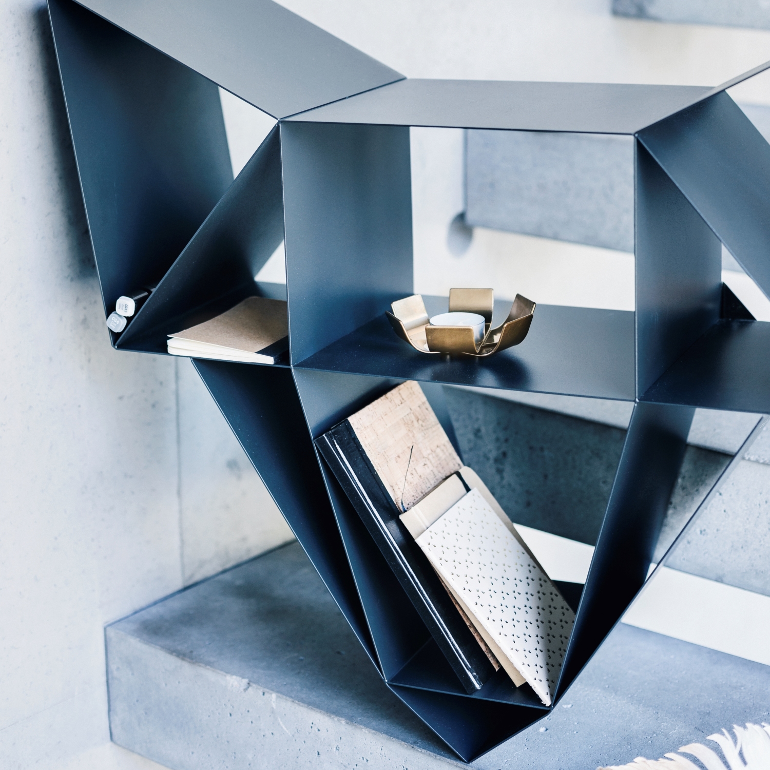 BEdesign Wandregal Wolf schwarz Designregal aus Metall
