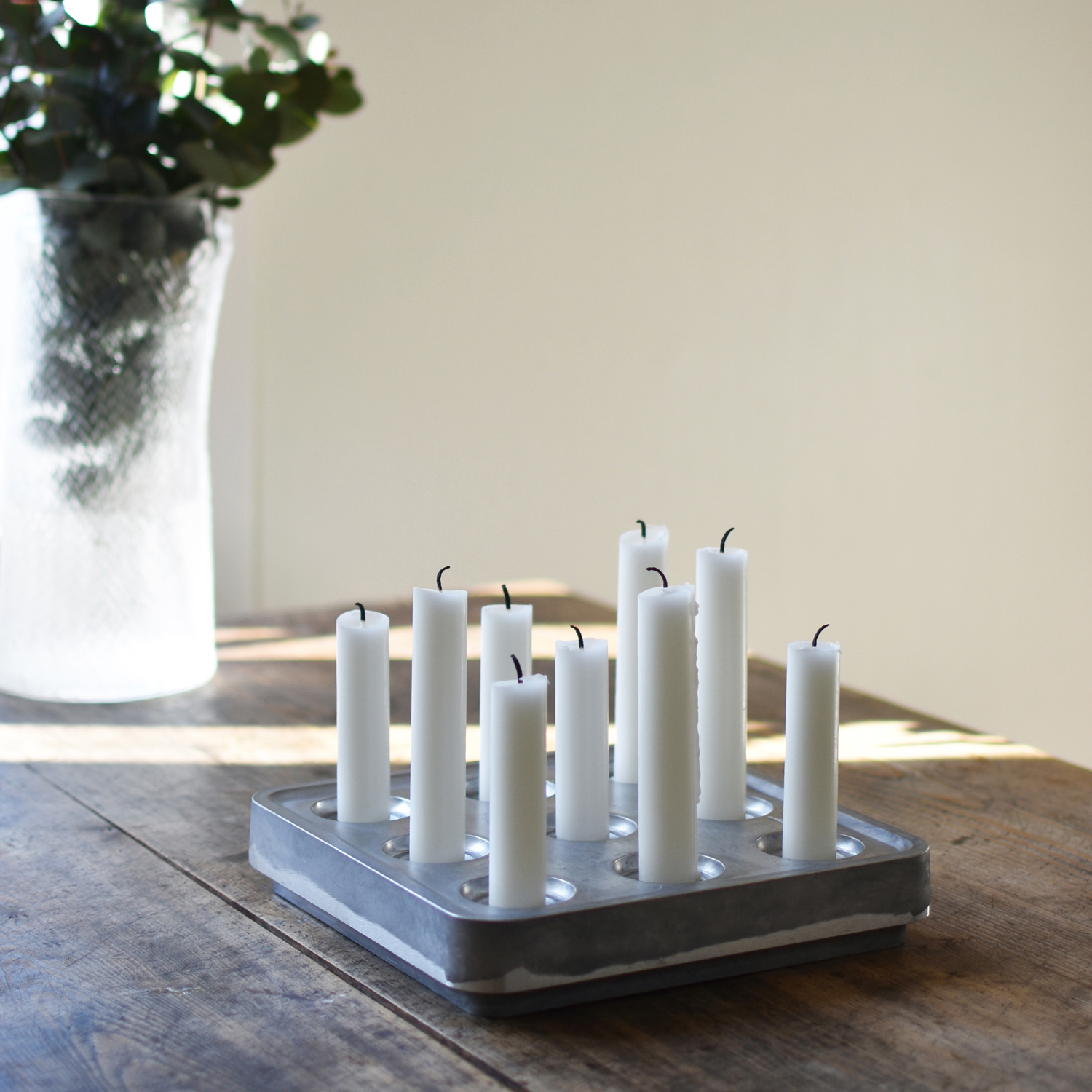 Born in Sweden Stumpastaken Kerzenhalter klein silber aus massivem Aluminium Designer Jonas Torstensson