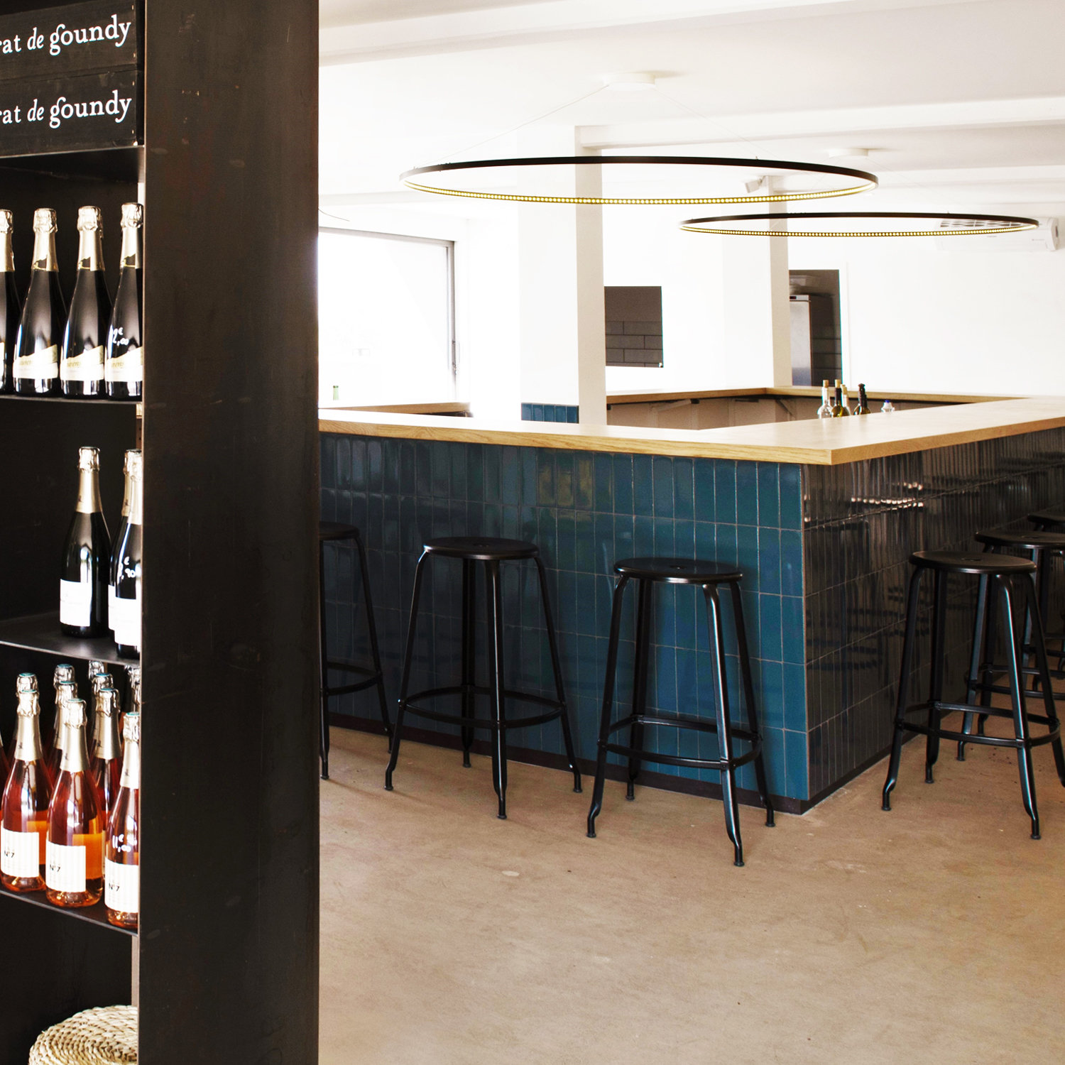 CHAISES Nicolle Hocker Matte Black – ROMODO