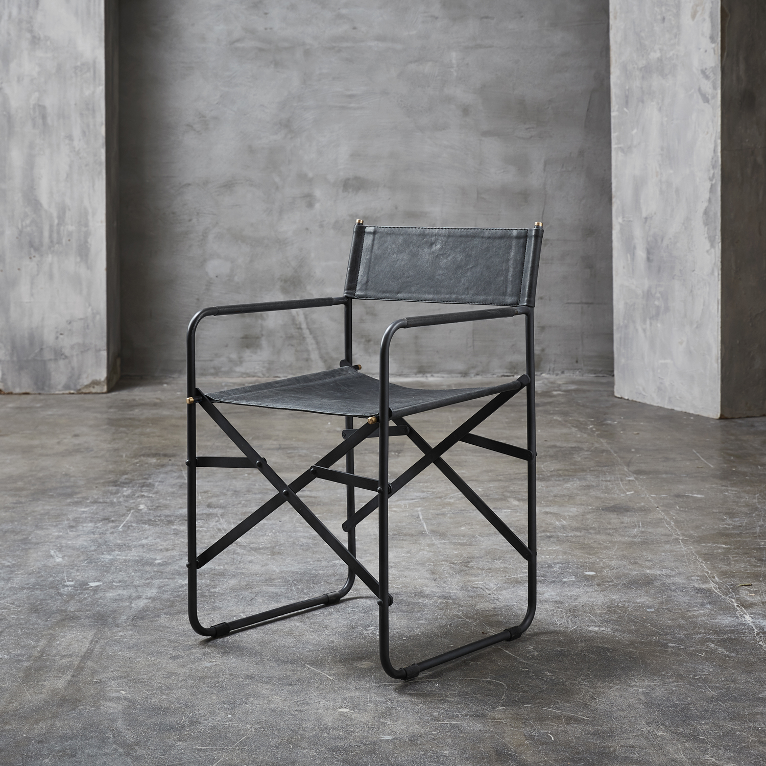 FUHRHOME Hollywood Stuhl Black aus Büffelleder und Metall klappbar