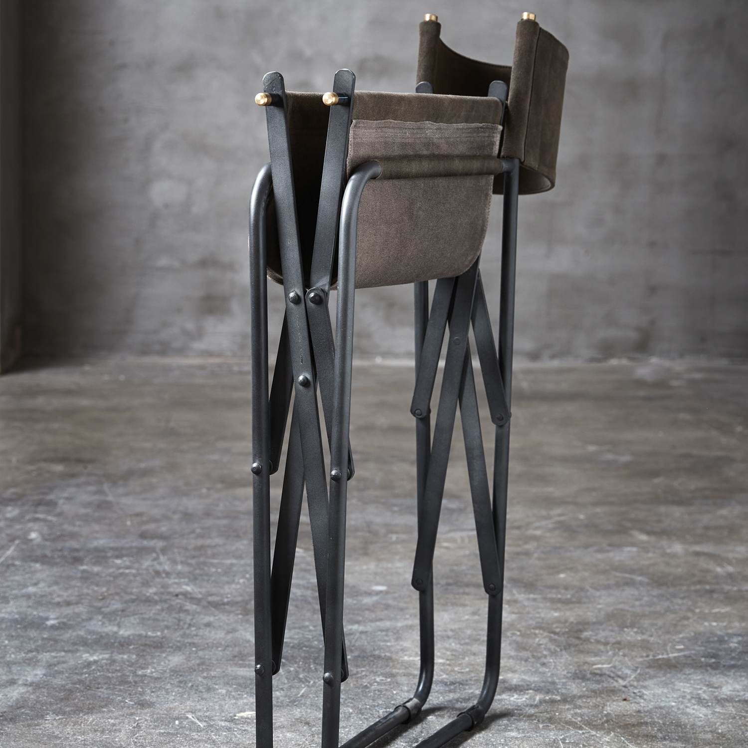 FUHRHOME Hollywood Stuhl Black aus Büffelleder und Metall klappbar