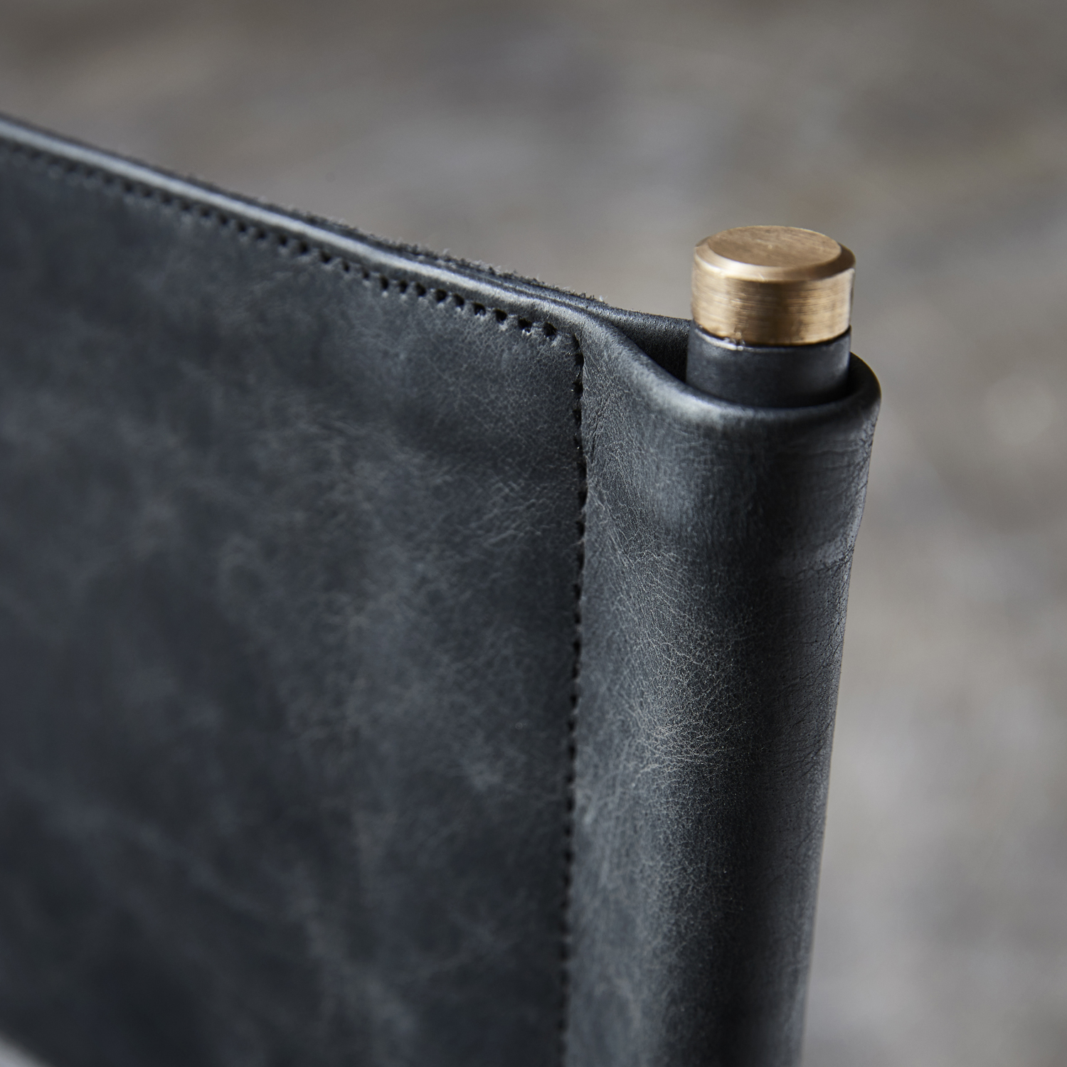 FUHRHOME Hollywood Stuhl Black aus Büffelleder und Metall klappbar