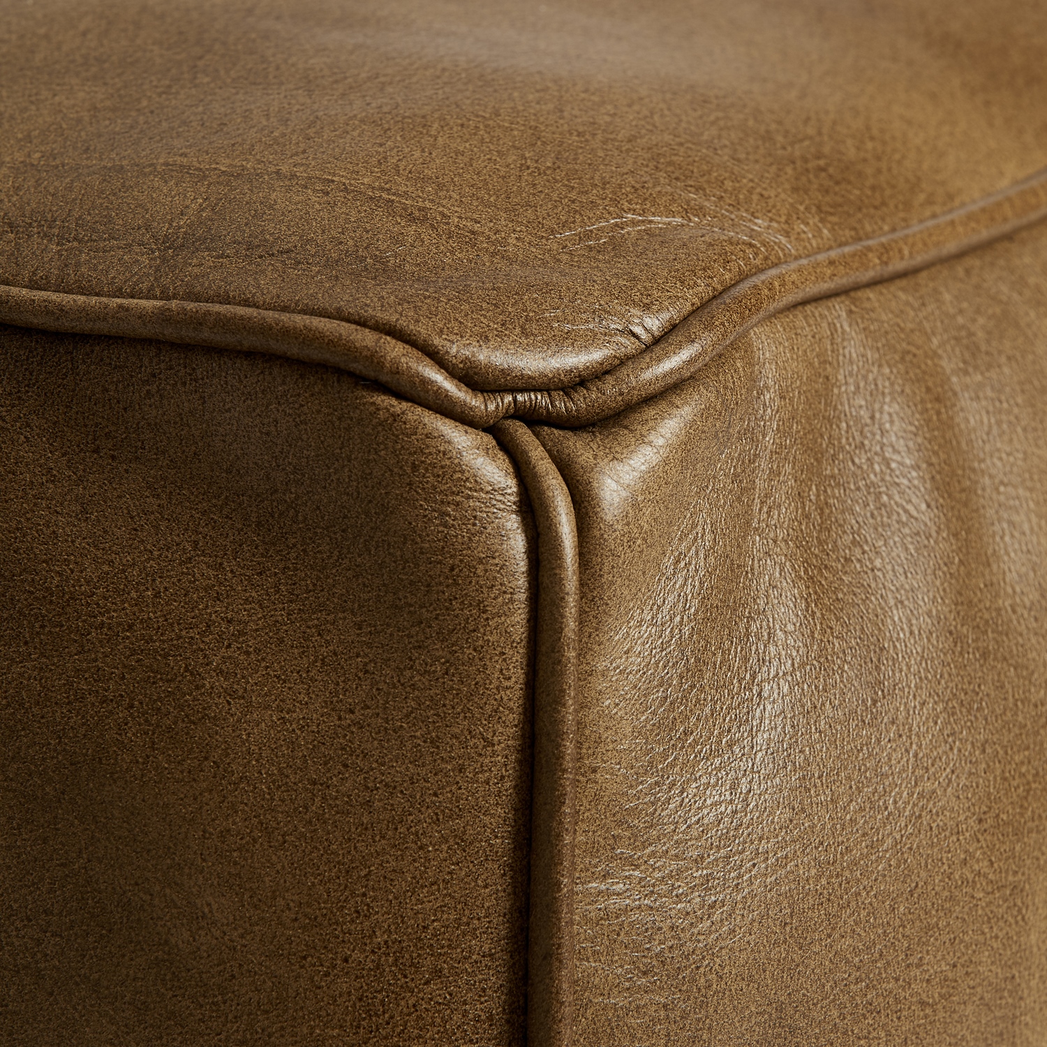 FUHRHOME St.Thomas Pouf Patina Brown aus Büffelleder und Wolle
