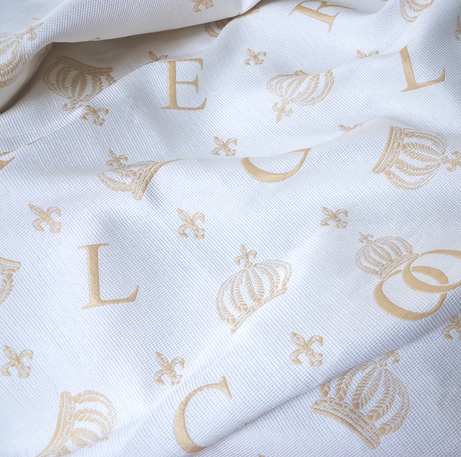 Glööckler Deko Jacquard Crepe Optik Kronen und Buchstaben Meterware 