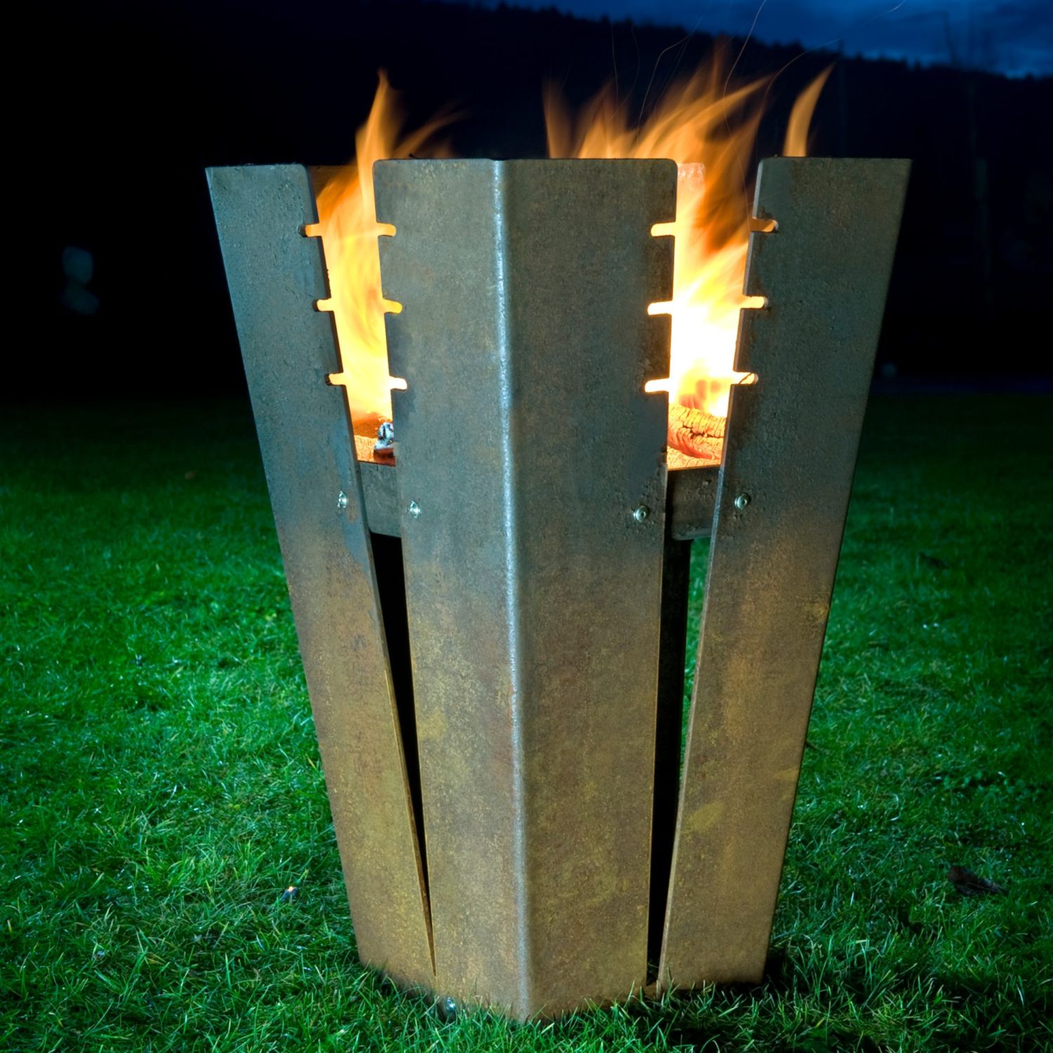 Keilbach Feuerstelle FUJI quadratisch Rostpatina aus wetterfestem Stahl ohne Bodenplatte