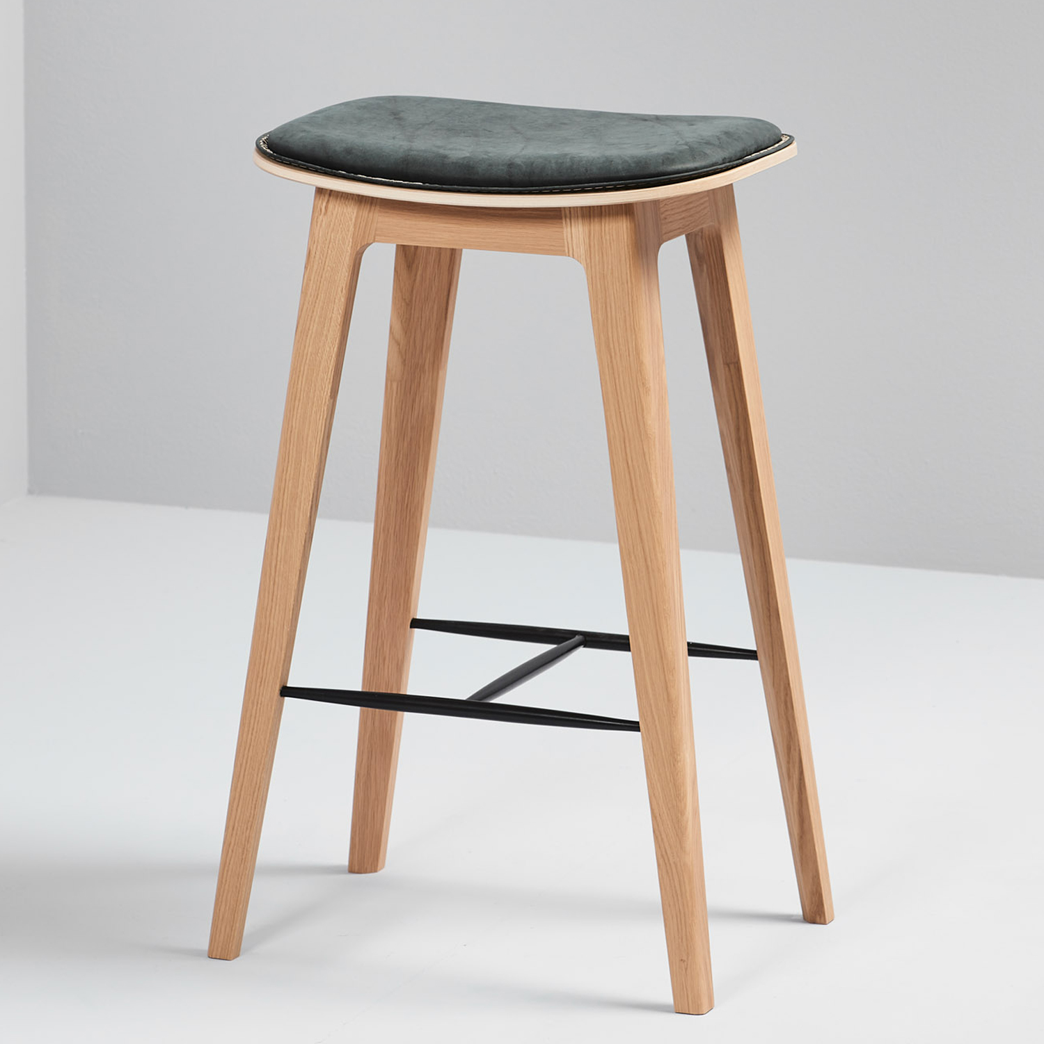 SACKit Nordic Barhocker Eiche dunes anthrazit stitch Höhe 73cm Dänisches Design