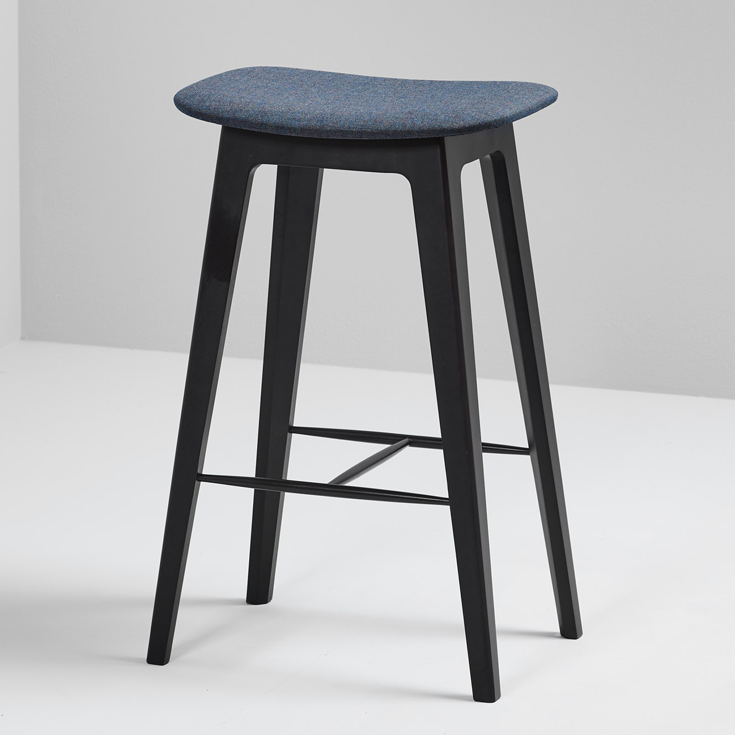 SACKit Nordic Barhocker Schwarzbuche deep blue Höhe 68cm Dänisches Design