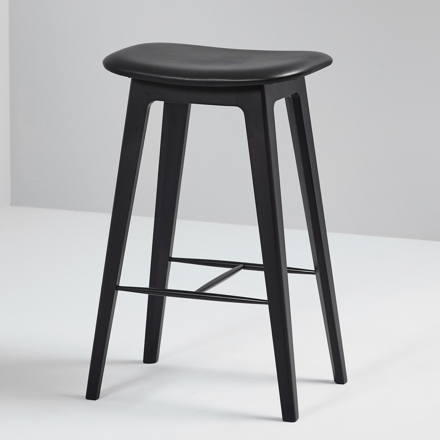 SACKit Nordic Barhocker Schwarzbuche ultra black Höhe 68cm Dänisches Design