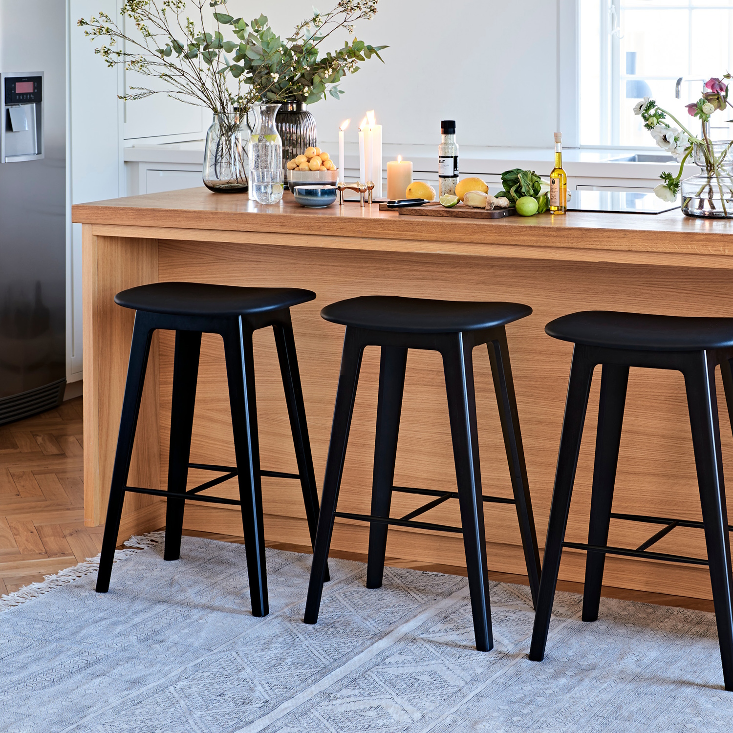 SACKit Nordic Barhocker Schwarzbuche ultra black Höhe 68cm Dänisches Design