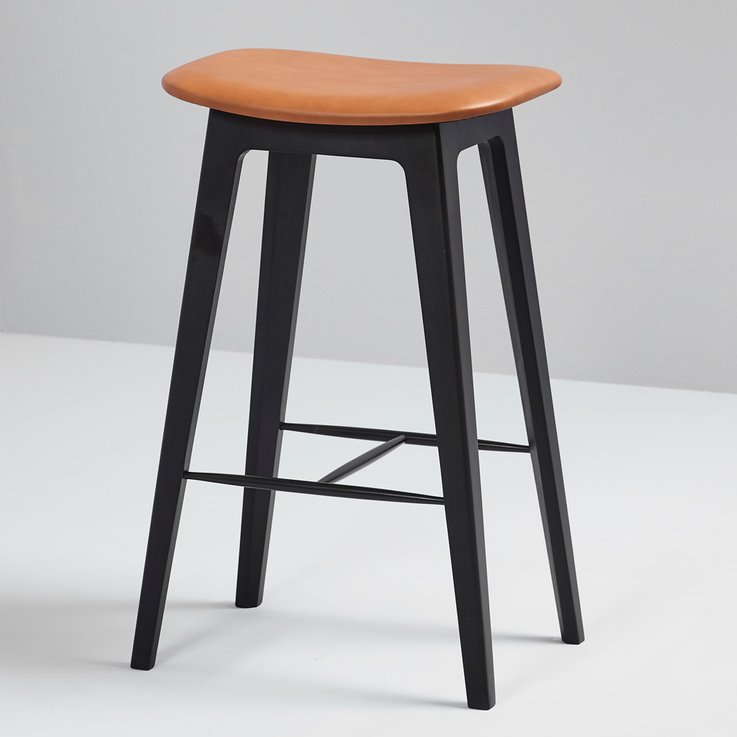 SACKit Nordic Barhocker Schwarzbuche ultra brandy Höhe 68cm Dänisches Design
