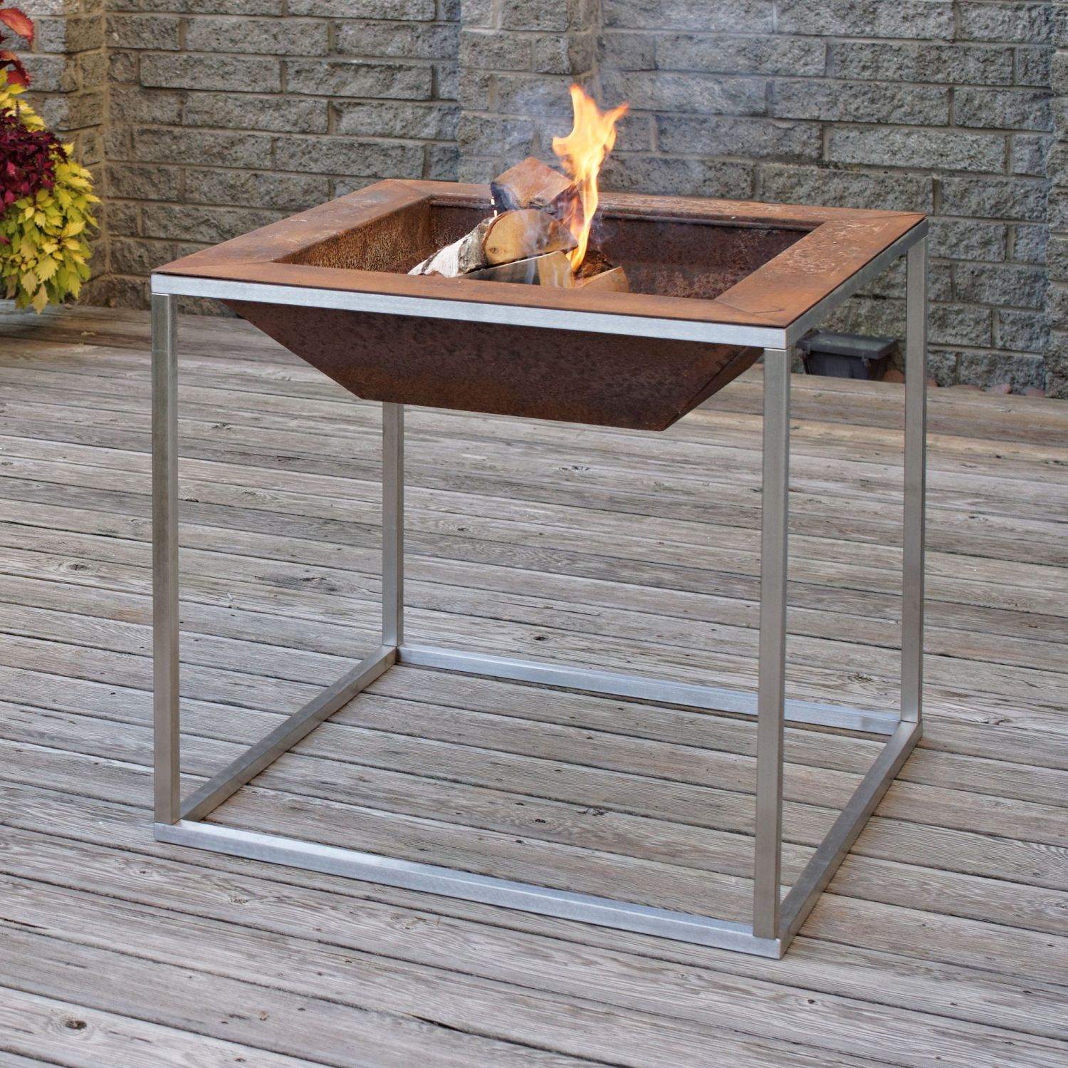 SvenskaV Design Grillstelle CUBE Corten eckig Feuerschale massiver Cortenstahl Grilleinsatz Edelstahl