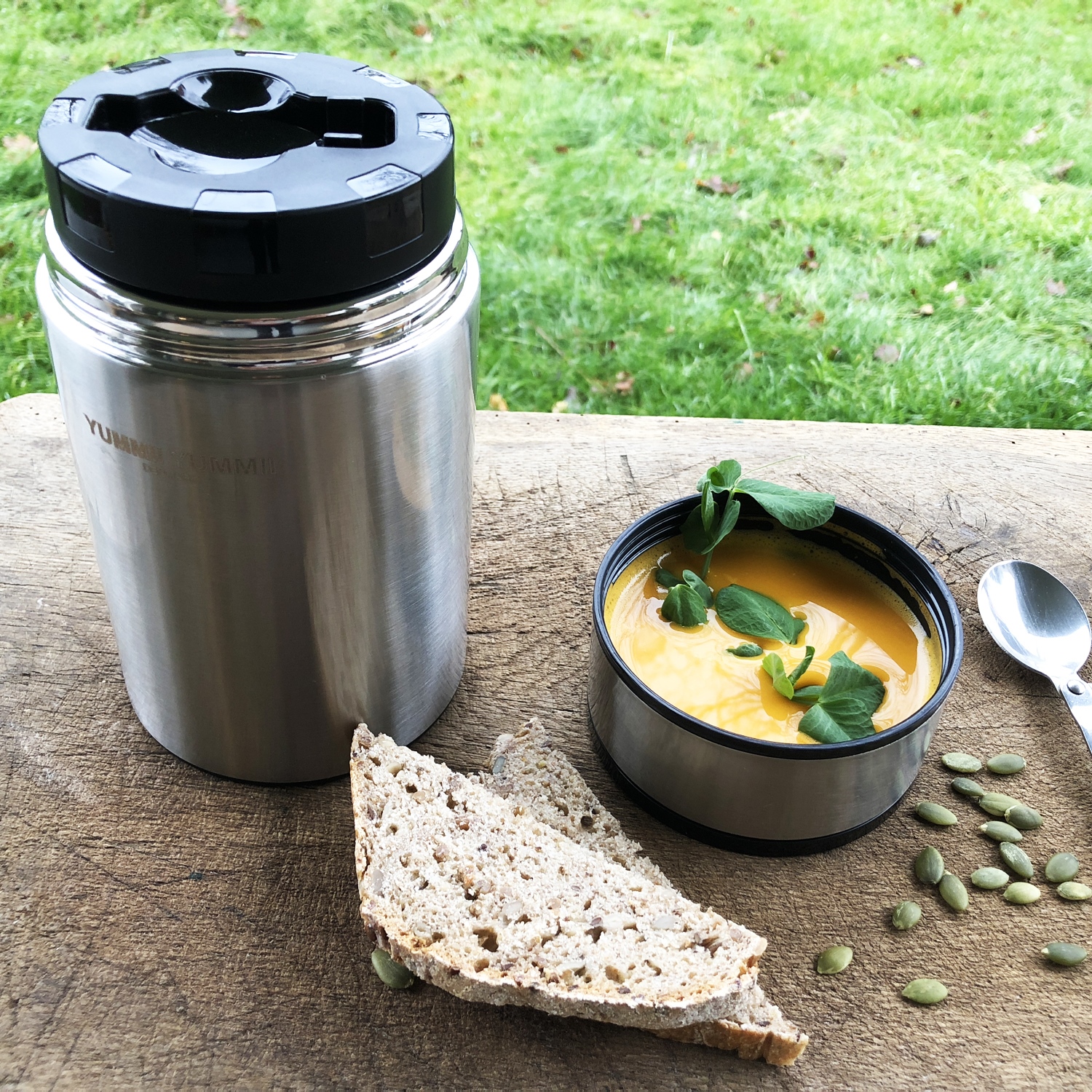 YUMMII YUMMII Thermo Lunchbox mit Löffel im Deckel 800ml Vakuum Isolierung für Speisen dänisches Design