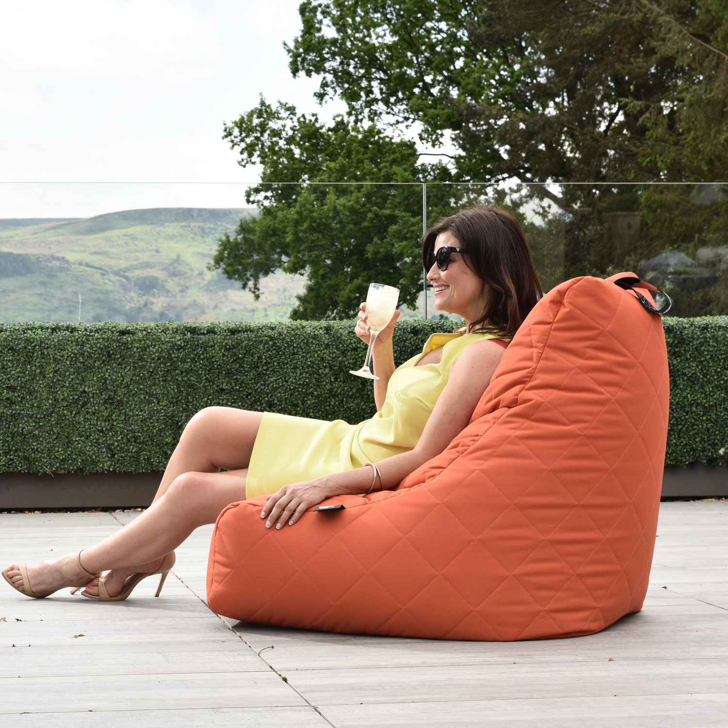 b-bag extreme lounging Sitzsack mighty-b Orange - Quilted In & Outdoor –  ROMODO ® | Sitzsäcke