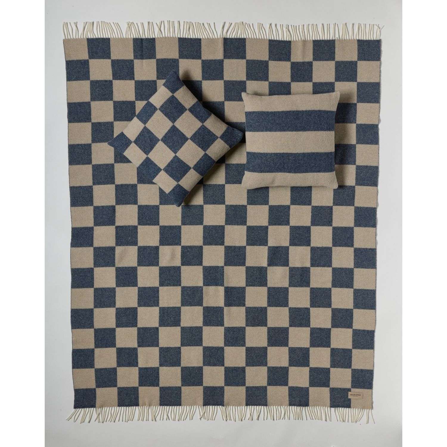 eskimo Decke Checks Schachbrett marine beige Schweizer Merino-Wolldecke gemustert