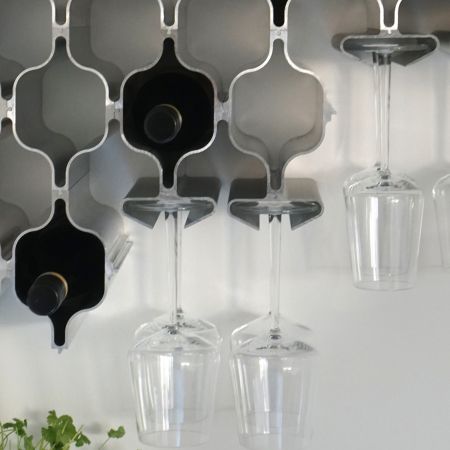 Born in Sweden Weinregal für 3 Flaschen 6 Gläser silber