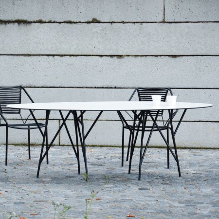 jankurtz Tisch ASTWERK schwarzes Gestell oval
