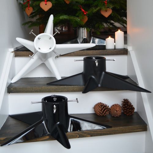 Born in Sweden Christbaumständer schwarz matt aus Aluminium Designer Pascal Charmolu