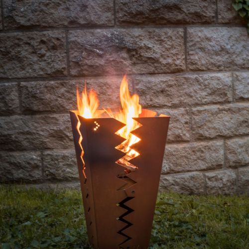 Keilbach Feuerstelle FLASH Rostpatina aus wetterfestem Stahl mit Blitzformoptik ohne Bodenplatte