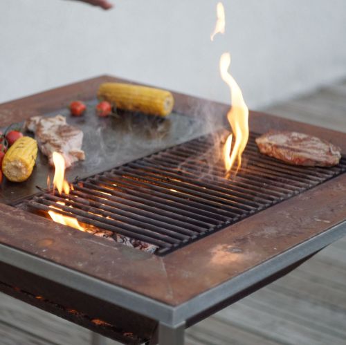 SvenskaV Design Grillstelle CUBE Corten eckig Feuerschale massiver Cortenstahl Grilleinsatz Edelstahl